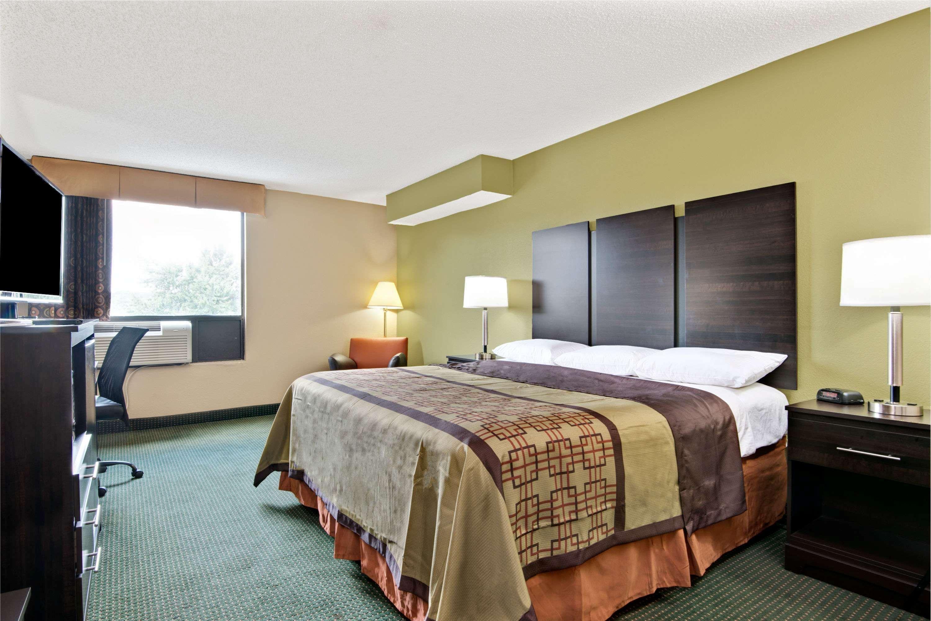 Super 8 By Wyndham Raleigh North East Hotel Eksteriør billede