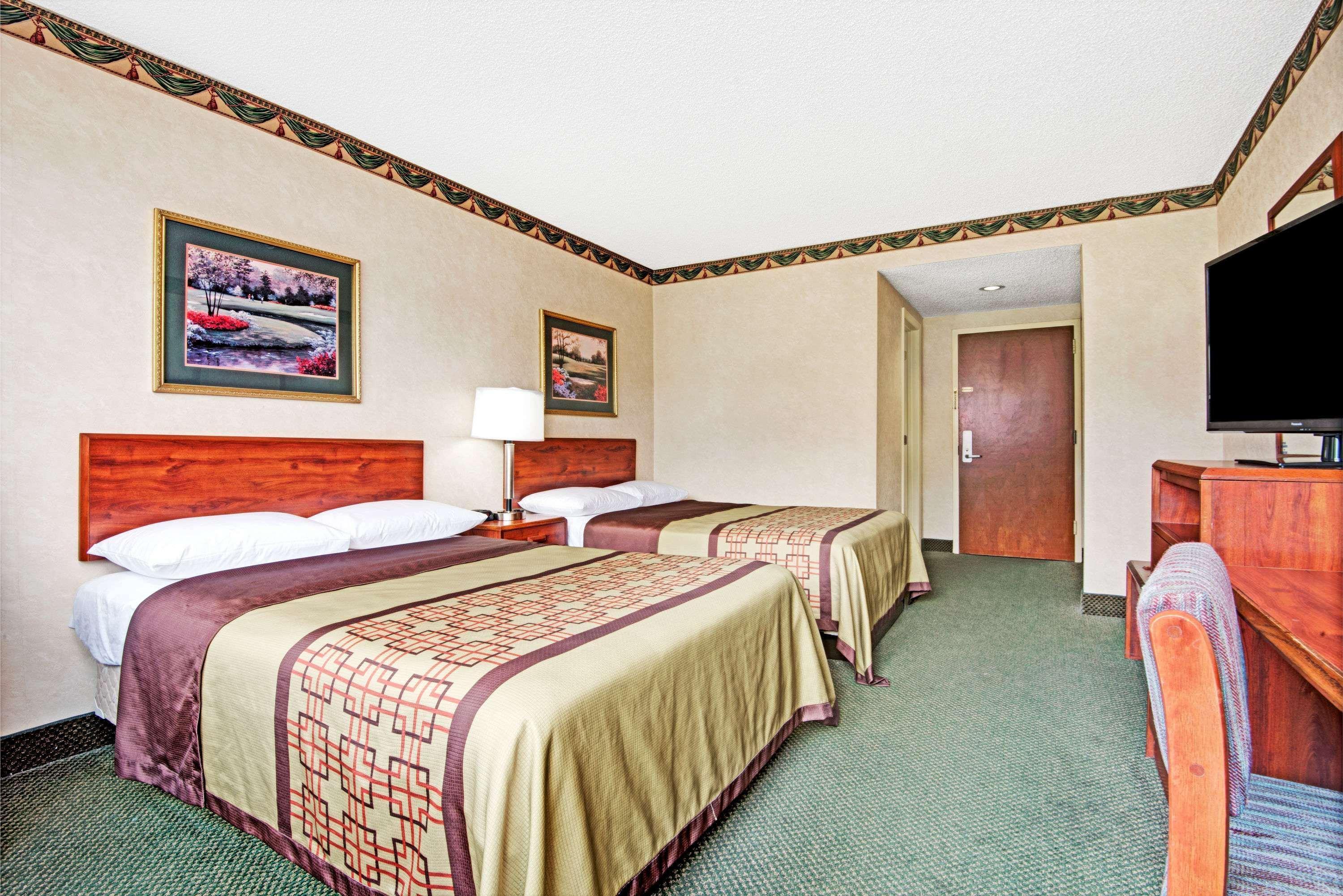 Super 8 By Wyndham Raleigh North East Hotel Eksteriør billede