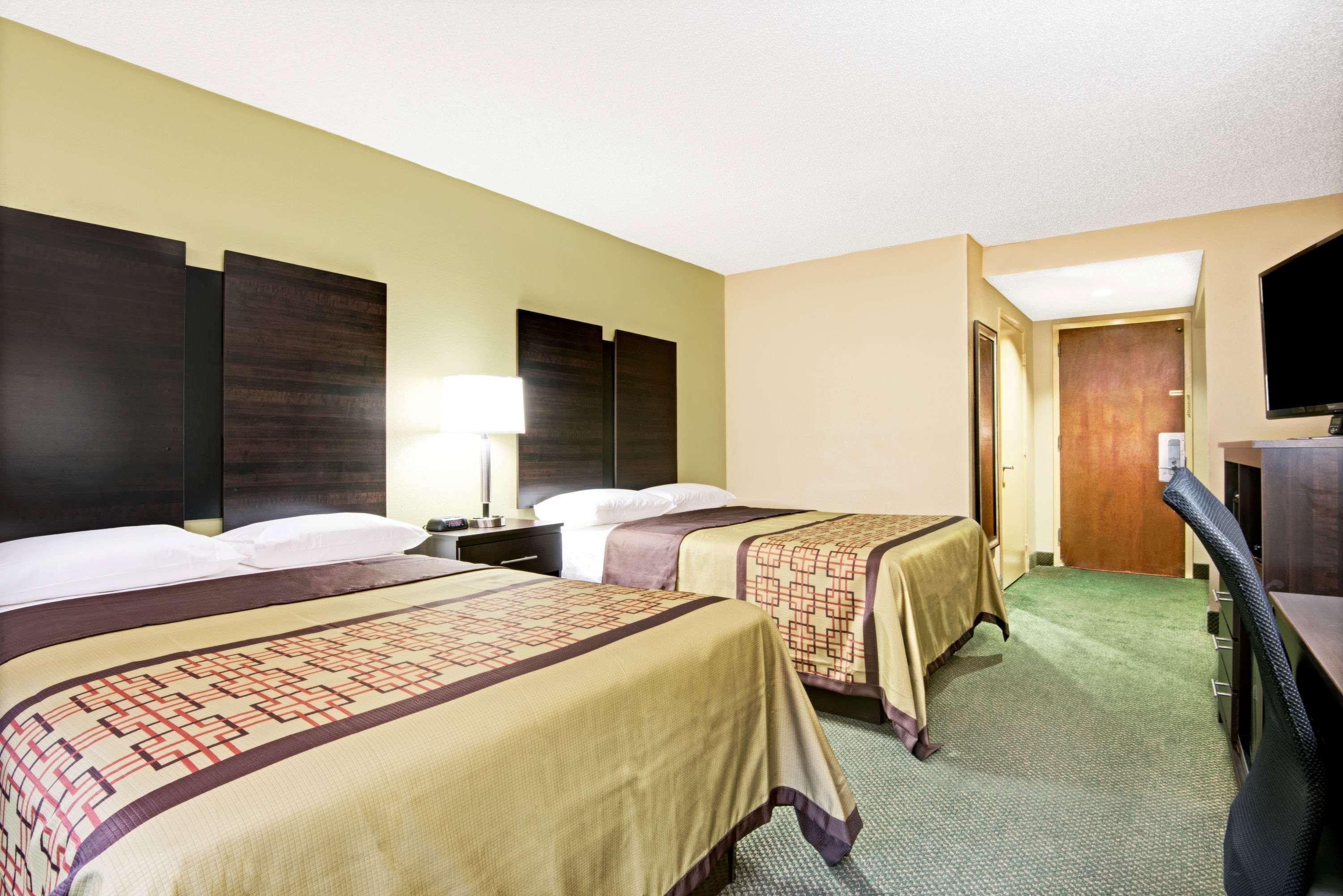 Super 8 By Wyndham Raleigh North East Hotel Eksteriør billede