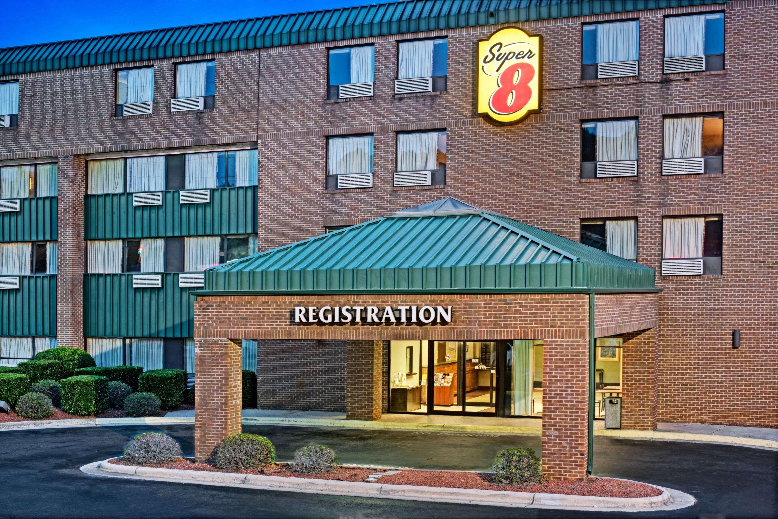 Super 8 By Wyndham Raleigh North East Hotel Eksteriør billede